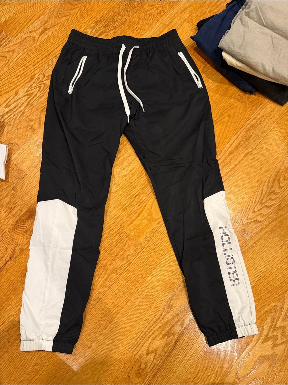 Hollister men’s windbreaker pants